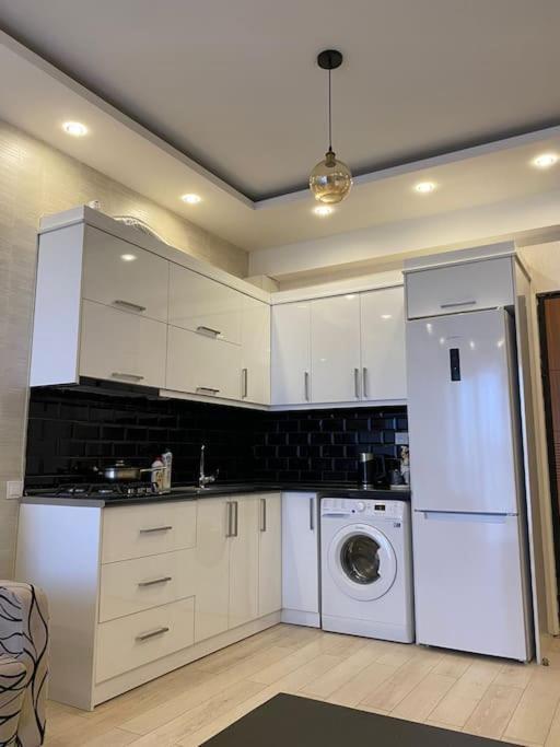Apartment In The Center Тбилиси Экстерьер фото